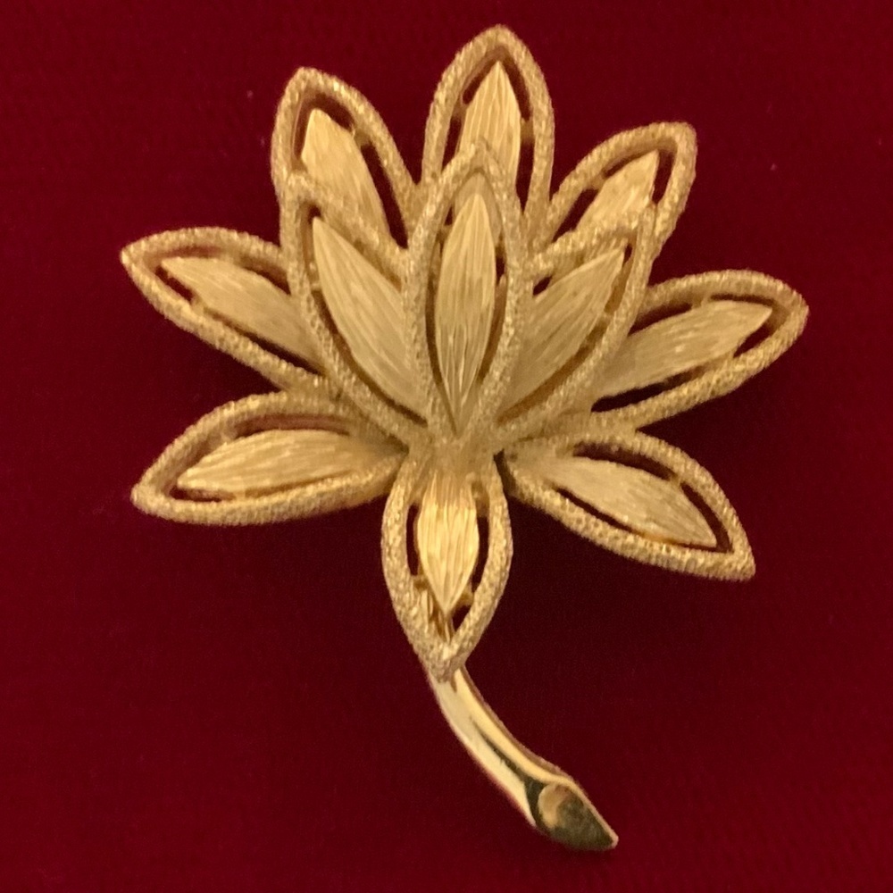 Vintage Gold Avon Brooch